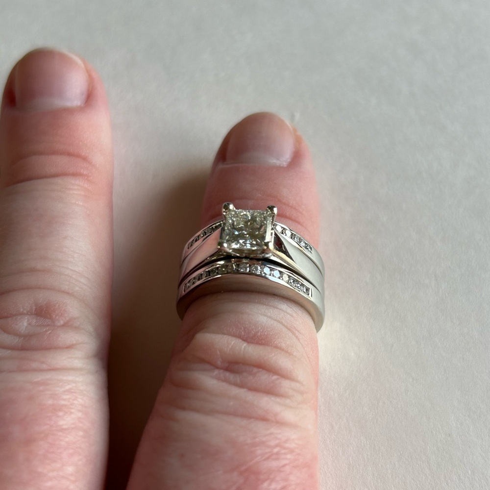 ‼️FINAL SALE‼️ Ladies 14kt white gold 1.05ct princess cut diamond ring.